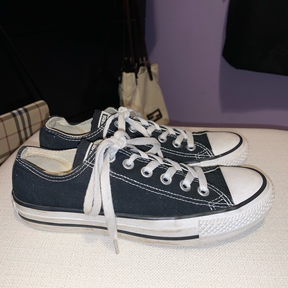 Converse Shoes - Black low top Converse